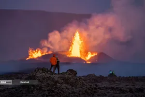 محل فوران کوه آتشفشانی در شبه جزیره Reykjanes در ایسلند