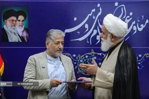 دکتر بیژن رنجبر رئیس دانشگاه آزاد اسلامی و آیت&zwnj;الله علی اکبر رشاد رئیس هیئت حمایت از کرسی های نظریه پردازی