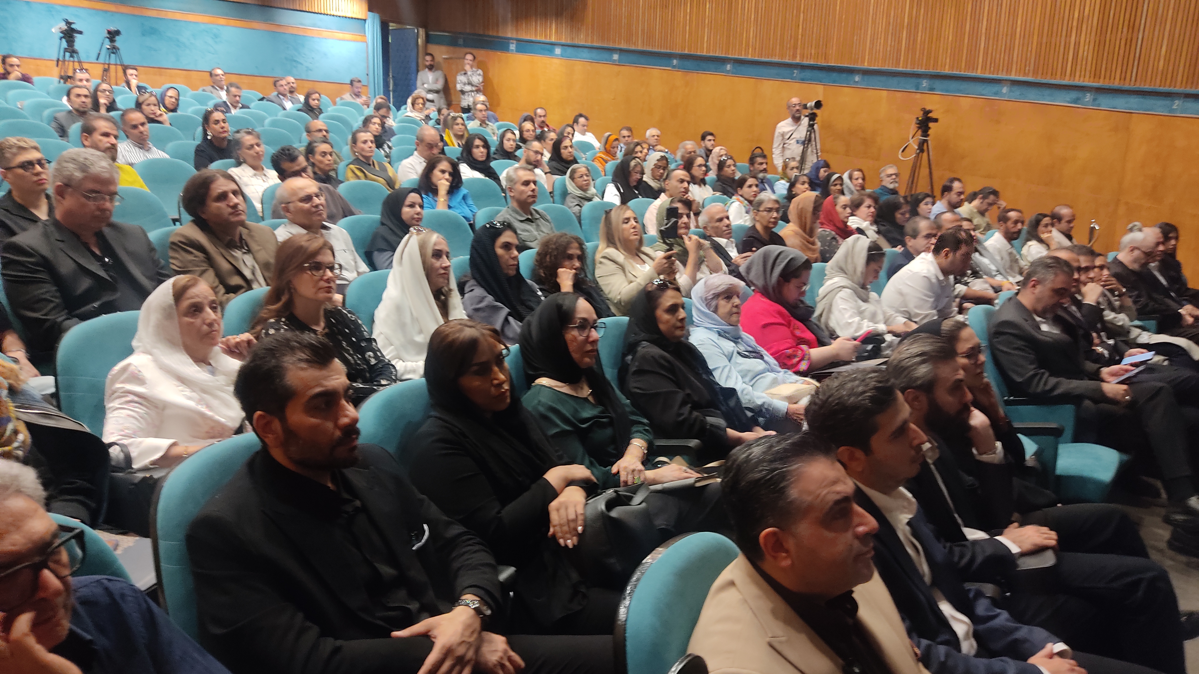 مسیر توسعه هنر‌های تجسمی از مسیر نگارخانه‌ها می‌گذرد