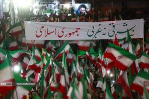 اجتماع به عشق وطن دسته پرچم داران ایران- میدان انقلاب تهران