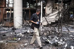 بازدید خبرنگاران خارجی از آثار به&zwnj;جامانده از حمله موشکی رژیم صهیونیستی به ساختمان شیشه ای صدا و سیما که در تاریخ ۲۴ تیرماه صورت گرفت