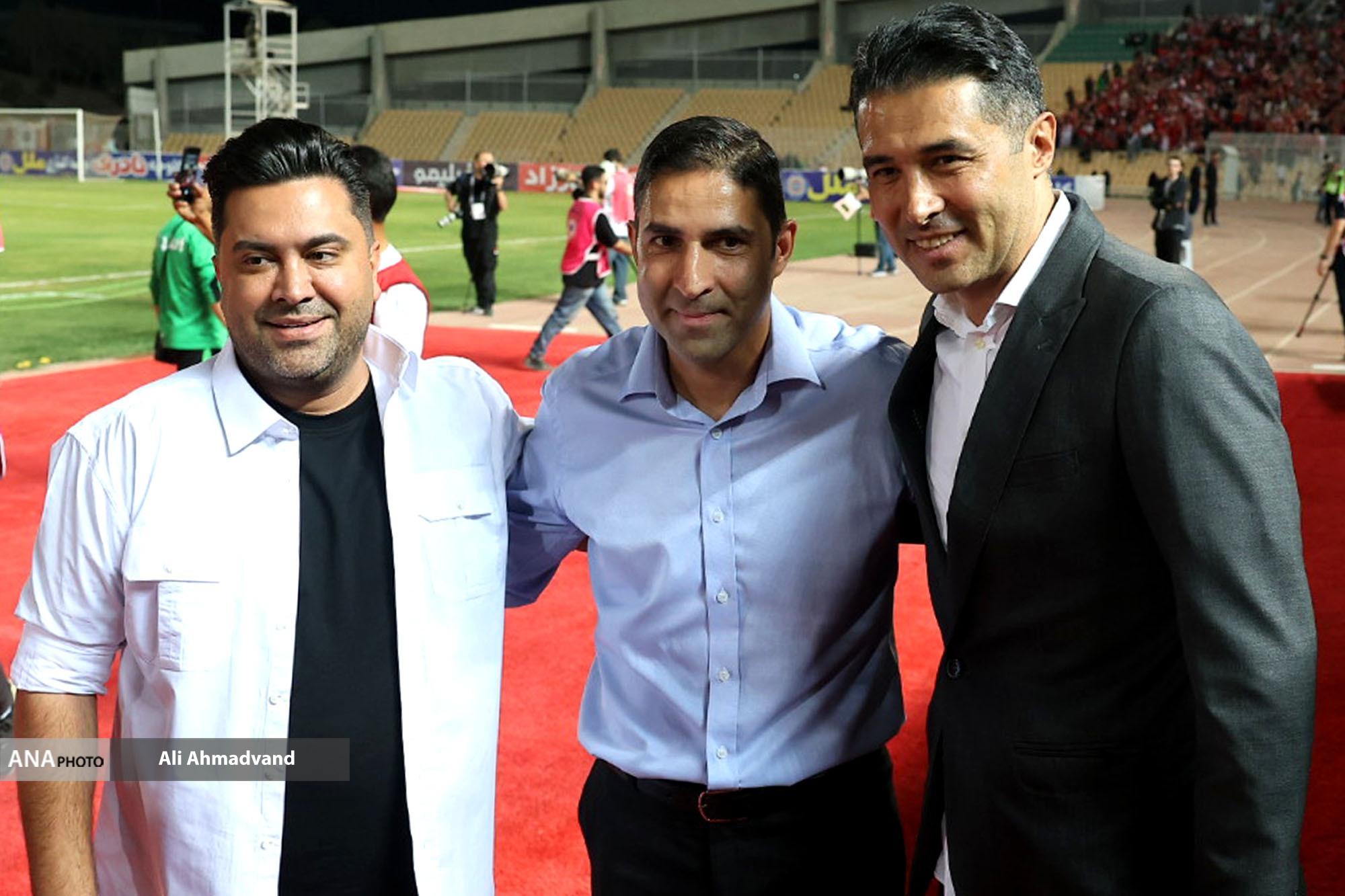 از کیفیت بد چمن ورزشگاه تختی تا پرتاب بطری تماشاگران پرسپولیس به سمت هاشمیان و بازیکنان+فیلم