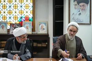 نشست تفاهم فی مابین دانشگاه آزاد اسلامی و مرکز مدیریت حوزه علمیه قم با حضور  حجت&zwnj;الاسلام و المسلمین دکتر حسن خیری رییس دانشگاه آزاد اسلامی قم ،اعضای اطلاع رسانی و محمدمهدی خیرجو مدیرعامل خبرگزاری آنا