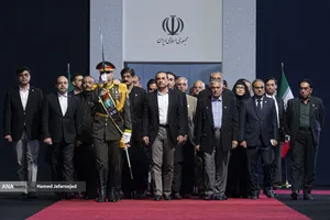 ادای احترام مقامات و مسئولان خارجی به پیکر امام شهید 