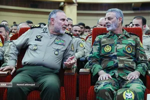 آیین اعطای نشان فداکاری ارتش به پنج تن از خانواده&zwnj;های شهدا و یک تن از پیشکسوتان دفاع مقدس با حضور امیر سرلشکر سید عبدالرحیم موسوی فرمانده کل ارتش امیر سرتیپ کیومرت حیدری فرمانده نیروی زمینی و جمعی از فرماندهان و مسؤلان عالی رتبه ارتش