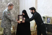 نشان فداکاری به خانواده سپهبد موسوی سیدالشهدای نیروهای مسلح اهداء شد