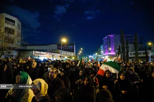 مراسم عزاداری در سوگ رهبر شهید انقلاب - میدان انقلاب تهران
