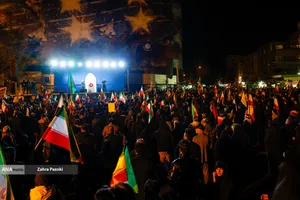 مراسم عزاداری در سوگ رهبر شهید انقلاب - میدان انقلاب تهران
