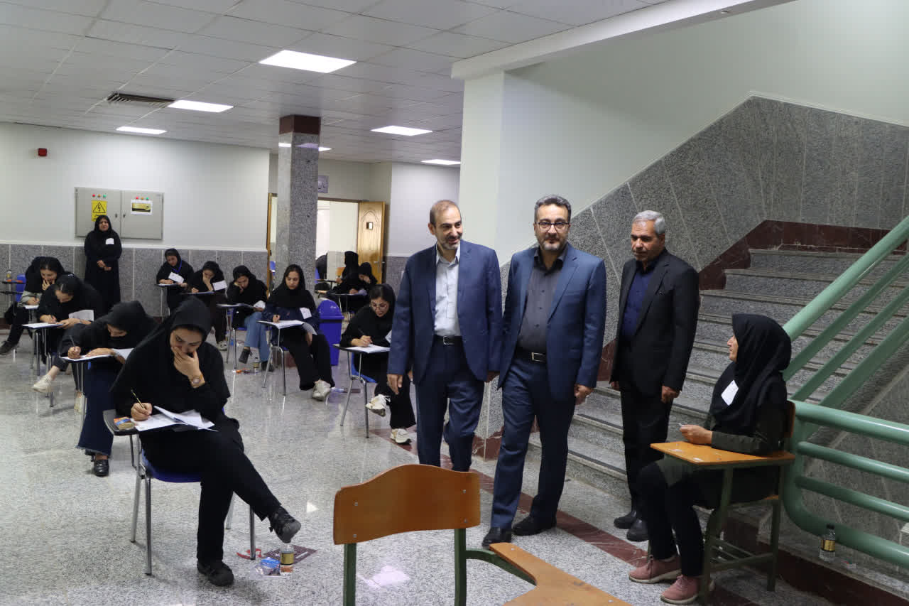 برگزاری کنکور سراسری ۱۴۰۵ در دانشگاه آزاد نجف‌آباد با حضور بیش از ۳ هزار داوطلب