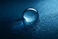 کشف حالت عجیبی از آب که همزمان جامد و مایع است