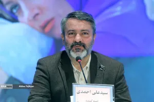 سیدعلی احمدی تهیه کننده در نشست خبری عوامل فیلم سینمایی بچه های مردم