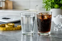 آب یا نوشیدنی رژیمی، کدام‌یک به حفظ وزن کمک می‌کند