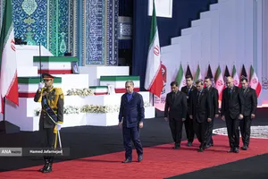 ادای احترام مقامات و مسئولان خارجی به پیکر امام شهید 