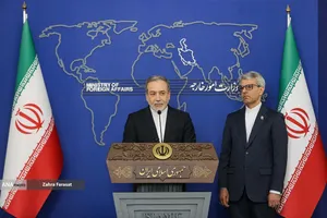 حضور سیدعباس عراقچی وزیر امورخارجه بمناسبت روز خبرنگار در جلسه هفتگی سخنگوی وزارت خارجه