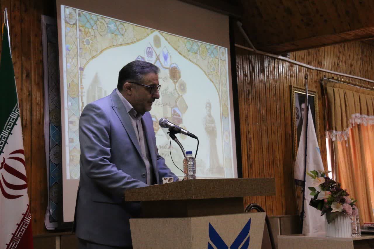 استادان دانشگاه پرچمداران خودباوری و هویت‌بخشی به نسل جوان هستند