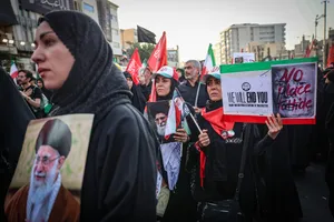 تشییع پیکر مطهر آقای شهید ایران و خانواده ایشان -۱
