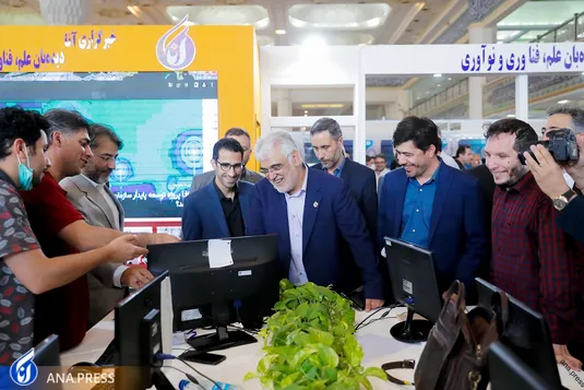 نمایشگاه رویداد ملی عصر امید دانشگاه آزاد اسلامی
