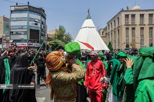 آیین خیمه سوزان عاشورا در چهارراه گلوبندک تهران
