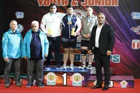 طلای یک ضرب بر گردن وزنه بردار شیرازی/ یزدانی قویترین نوجوان جهان شد