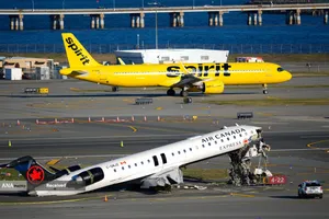 تصادف در باند فرودگاه لاگاردیا نیویورک 