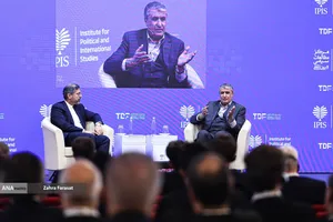 سخنرانی محمد اسلامی رئیس سازمان انرژی اتمی ایران و سعید خطیب&zwnj;زاده، معاون وزیر امور خارجه در کنفرانس بین&zwnj;المللی &laquo;حقوق بین&zwnj;الملل تحت تهاجم: تجاوز و دفاع&raquo;