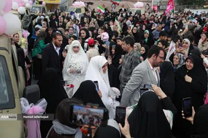 مراسم جشن عروسی زوج های جان فدا همزمان با سالروز ازدواج حضرت زهرا و حضرت علی در میدان امام حسین