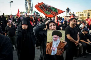 تشییع پیکر مطهر آقای شهید ایران و خانواده ایشان -۱
