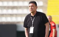 برخلاف شایعات قلعه‌نویی موافق برگزاری لیگ برتر است