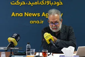 دکتر سیدرضا نقیب السادات عضو هیئت علمی دانشگاه علامه طباطبایی در نشست علمی سویه&zwnj;های نظری و معرفتی روایت&zwnj;پردازی از مراسم تشییع پیکر مطهر رهبر شهید 