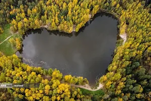 دریاچه&zwnj;ای به شکل قلب در اطراف بالاشیخا، مسکو