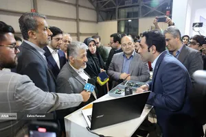 دکتر بیژن رنجبر رییس دانشگاه آزاد اسلامی در مراسم افتتاحیه سومین دوره نمایشگاه فناوری و نوآوری فن نما 1404