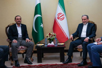 Pakistan expands mediation role through high-level Tehran visit