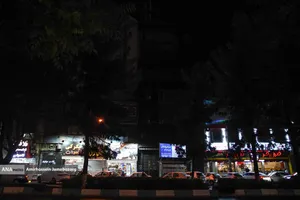 حضور مردم در رستوران ها و غذاخوری ها در شب های تهران 