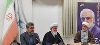حضور گسترده فضلای حوزه در درس‌های رهبر انقلاب بیانگر ظرفیت علمی قابل توجه ایشان است