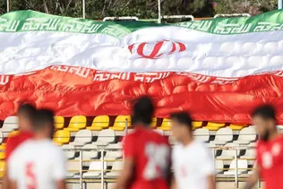مومنی: کادر فنی تیم ملی باید بازیکنان را از نظر بدنی آماده جام جهانی کند/ نام‌گذاری کاروان به یاد شهدای میناب، بزرگ‌ترین انگیزه برای بازیکنان است