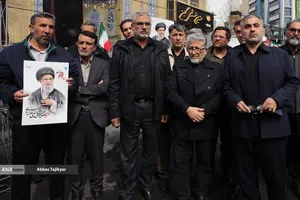 اجتماع دانشگاهیان دانشگاه آزاد اسلامی در سوگ رهبر شهید انقلاب و محکومیت تجاوز صهبونیستی و آمریکایی به کشور