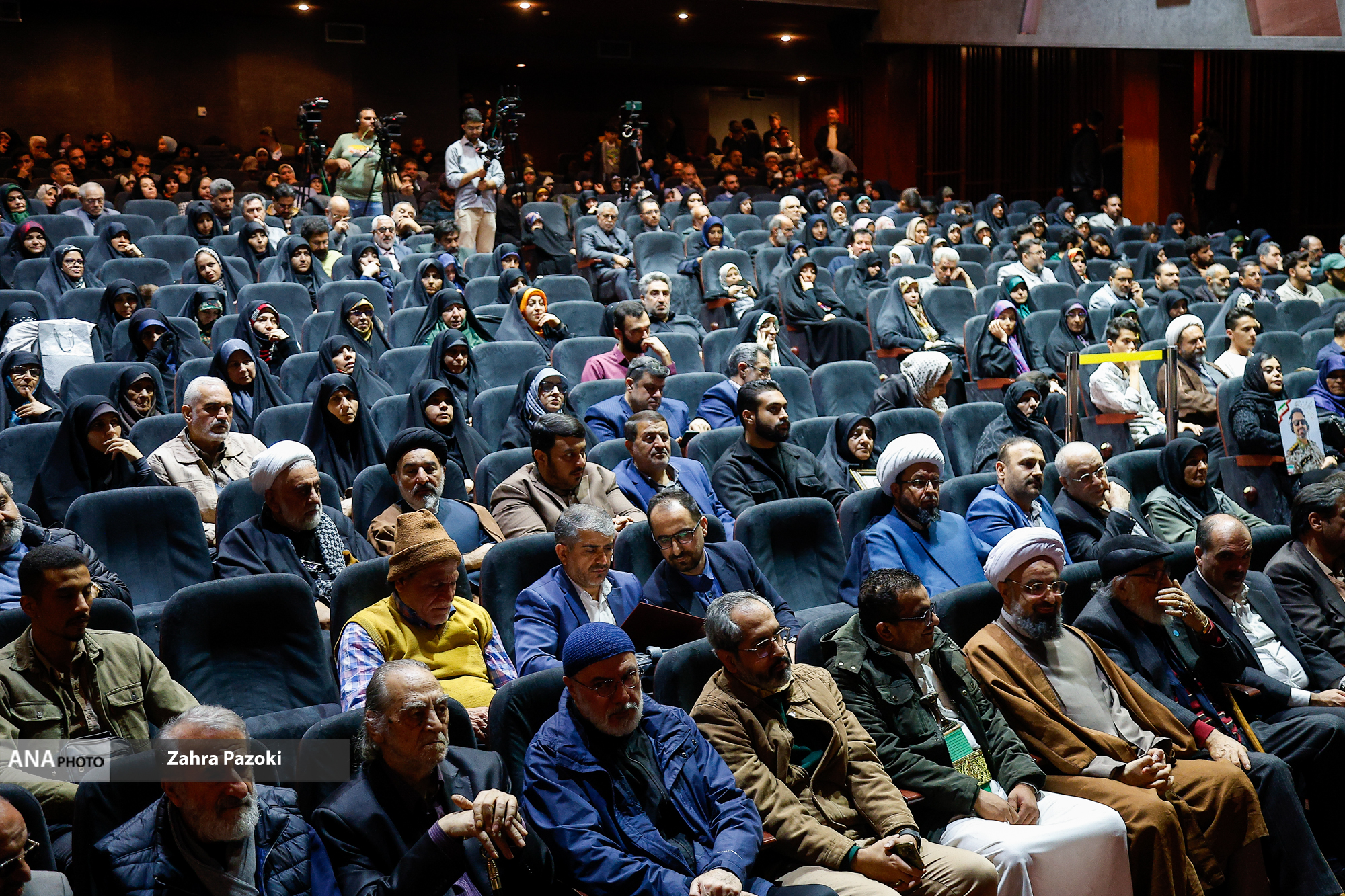 تقدیر از برگزیدگان جشنواره «معروف» در باغ موزه دفاع مقدس/ نشان «معروف» به داریوش ارجمند و «همکف هفتم شرقی» رسید