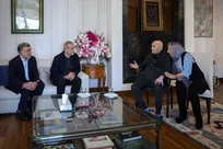دیدار رئیس جمهور با یکی از مفاخر علوم پزشکی