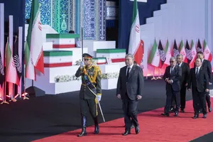 ادای احترام مقامات و مسئولان خارجی به پیکر امام شهید 