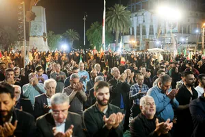  اقامه نماز استغاثه مردم گرگان در مراسم بیعت با مقام معظم رهبری و حمایت از نیروهای مسلح و رزمندگان اسلام 
