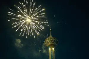 مراسم نورافشانی و ندای تکبیر در  شب ۲۲ بهمن در استان تهران و سراسر ایران اسلامی