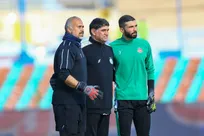 خرابی ماشین چمن‌زنی ورزشگاه/ دروازه‌بان سابق استقلال با غلامپور خوش و بش کرد