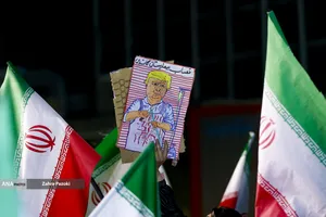 وداع با شهدای ناوشکن دنا و حمایت از نیروهای مسلح