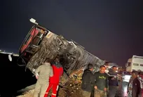 واژگونی اتوبوس در محور گرمسار به آرادان با ۲۵ مجروح؛ ۱۱ نفر به مراکز درمانی منتقل شدند