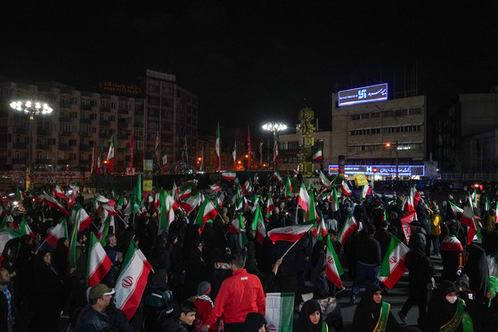 چرخ‌های کوچک وطن‌دوستی/ حضور مردم در کوچه‌ها، حقیقت انقلاب را فریاد می‌زند