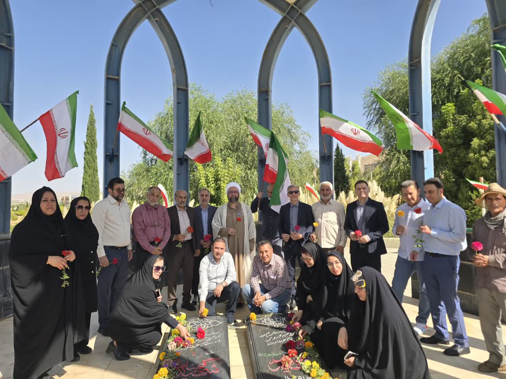 شهدا با ایثار، فداکاری و خدمت خالصانه الگویی ماندگار برای ما به یادگار گذاشتند