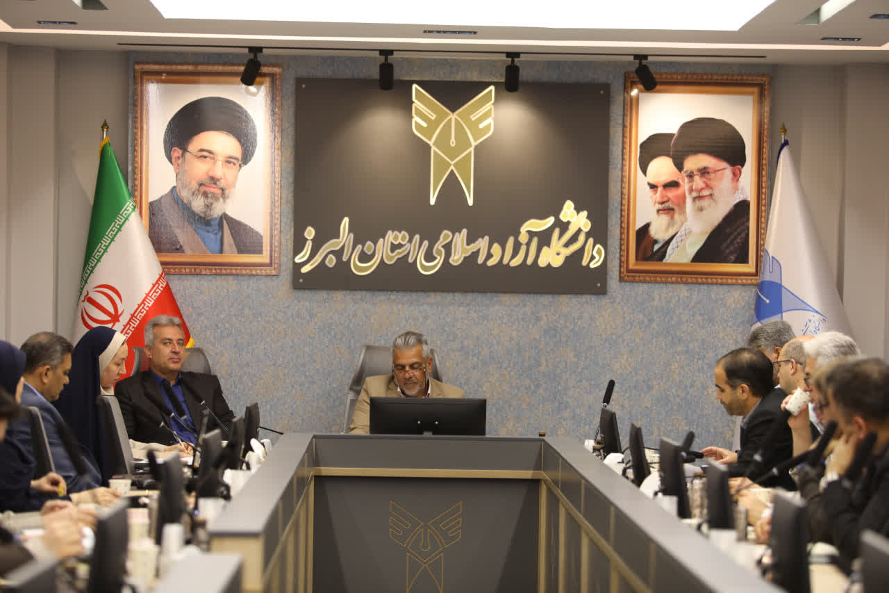 تبدیل علم به قدرت ایران را بازیگر تعیین‌کننده نظم جهانی آینده خواهد کرد/ سرمایه‌گذاری دشمن روی شکاف‌های داخلی