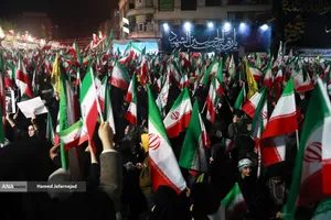 اجتماع به عشق وطن دسته پرچم داران ایران- میدان انقلاب تهران