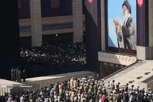 مراسم اقامه نماز بر پیکر مطهر امام مجاهد شهید حضرت آیت&zwnj;الله العظمی سیدعلی خامنه&zwnj;ای و شهدای خانواده ایشان