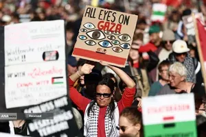 تظاهرات ده&zwnj;ها هزار نفر در برلین علیه حمایت آلمان از اسرائیل